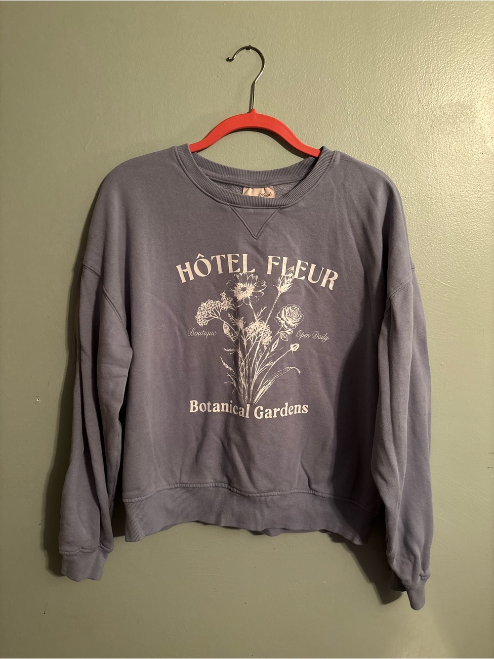 Universal Thread Dusty Blue 'Hôtel Fleur' Botanical Sweatshirt